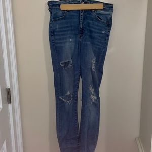 AMERICAN EAGLE HIGH RISE JEANS